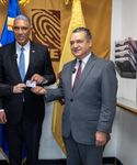 JCE entrega en EE. UU. la primera nueva cédula a embajadora dominicana