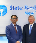 Leonardo Aguilera visita State Bank of India en Nueva York