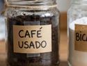 Mezclar café usado con bicarbonato: solución práctica para el hogar