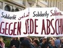 Miles protestan contra el congreso de AfD