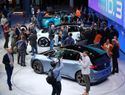 Ventas de autos eléctricos en Europa crecen 33,7% en el primer semestre, pero alertan por residuos de baterías