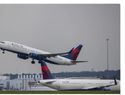 Demandan a Delta y United por vender como ventana asientos contra la pared