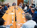 Magín Díaz dialoga con gremios y sectores