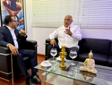 Salvador Holguín recibe a Jaime David en su despacho y reafirma compromiso con la libertad y la democracia