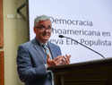 Levitsky habla sobre democracia en el Senado