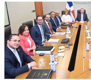 Valdez Albizu recibe misión BID para apoyar a las MIPYMES