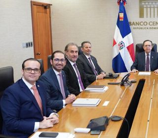 Valdez Albizu se reúne con ejecutivos de Morgan Stanley