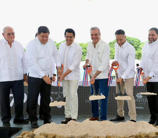 Abinader inaugura liceo, carretera y muelle en Miches; además de una escuela en SPM