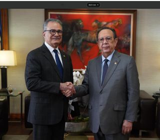 Gobernador Valdez Albizu recibe al presidente TSE, Ygnacio Pascual Camacho