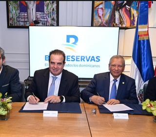 Banreservas y CaixaBank de España renuevan acuerdo para envío de remesas