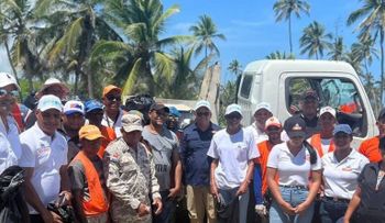 Obras Públicas encabeza jornada de limpieza de playas en La Altagracia