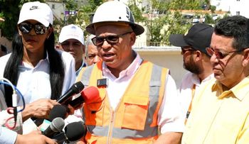 MOPC coloca vigas sobre nuevo puente unirá a Higüey con La Otra Banda