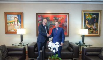 Gobernador Valdez Albizu se reúne con el presidente ejecutivo del FLAR