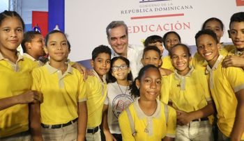 Presidente Abinader inaugura escuela básica en La Barranquita, Santiago; inversión supera los RD 130 millones