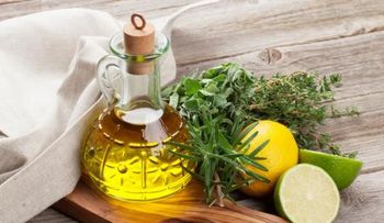 Dicen que la combinación es milagrosa: Aceite de oliva con limón