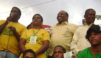 Anuncian apagones sectores capital y provincias del sur; en los Tres Brazos intentan quemar local de EDE Este