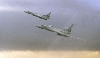 Dos bombarderos rusos aterrizan en Venezuela en el marco del plan de entrenamiento de combate 