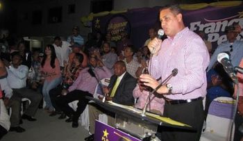 Gobernador de María Trinidad Sánchez aspira a la senaduría 