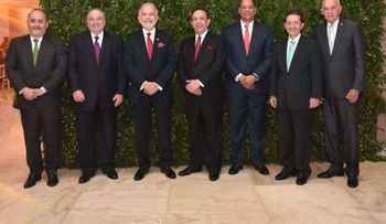 Gobernador Valdez Albizu y su esposa Fior Martínez de Valdez ofrecen cena en honor miembros Junta Monetaria