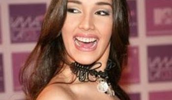 Amelia Vega muestra a su hijo como todo un deportista 