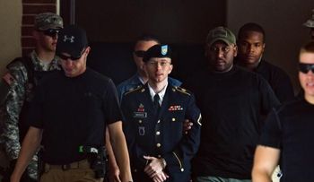 AI pide a Obama que conmute la pena de Manning y lo libere inmediatamente