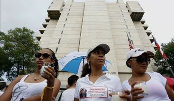 Oran por dominicana acusada de matar a esposa de exjuez en Puerto Rico