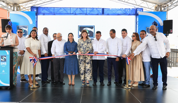 Raquel Peña entrega obras de salud en Valverde