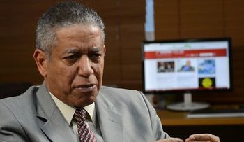 Héctor Guzmán pide MVM no involucrar gobierno en asuntos internos PRD