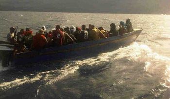 Apresan 37 haitianos y 5 dominicanos se iban en yola a PR