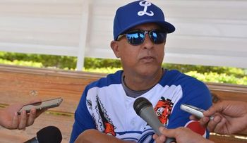 Manny Acta dice que Lino Rivera es uno de sus mejores candidatos dirigir las Aguilas