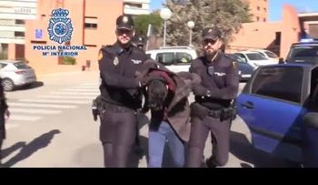 Un hombre caníbal se come a su propia madre junto a su perro 