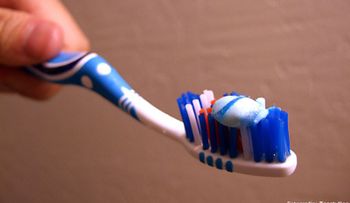 ¿Cuanta pasta dental debo usar?