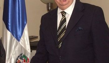 Cónsul Eduardo Selman exhorta dominicanos donar artículos necesarios al pueblo ecuatoriano a través de sus consulados en EE. UU.