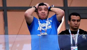 Diego Maradona llora por Argentina mientras los medios arremeten contra el equipo en Rusia 2018