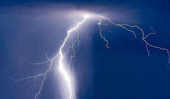 Rayo provoca incendio en subestación eléctrica acueducto SDE