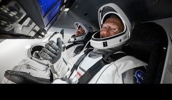 Astronautas abordan la estación internacional