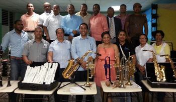 "Iniciativa Kirry Jiménez â??donan instrumentos musicales