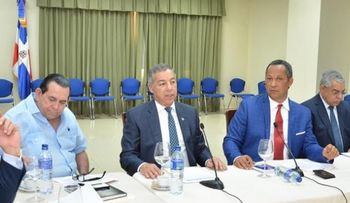 Comisión de Presupuesto escucha a Donald Guerrero y a Luis Reyes sobre Proyecto modifica Presupuesto 2018