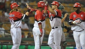 Joaquín Arias conectó un sencillo de dos carrera y el Escogido se impuso a los Toros 