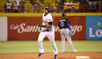 Las Aguilas no encuentran forma de ganar