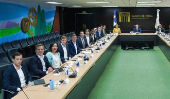 Valdez Albizu se reúne con inversionistas internacionales interesados en la economía dominicana