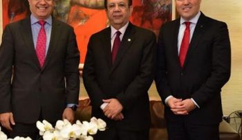 Ejecutivos del Scotiabank valoran garantías del sistema financiero dominicano, en reunión con Valdez Albizu
