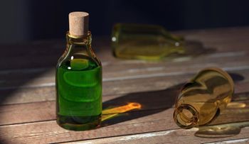Acusan a un estudiante de química de envenenar a su compañero durante meses