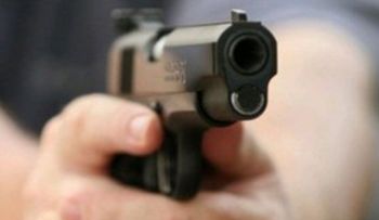 Policía mata su esposa y amante de ésta tras encontrarlos en intimidad sexual