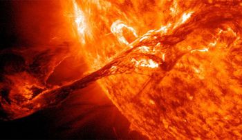 La NASA capta un objeto con forma extraña volando cerca del sol (VIDEO)