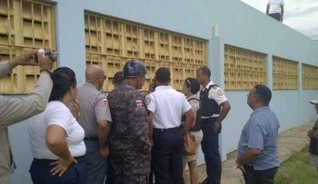 Presos secuestran a 2 agentes de cárcel de Mao