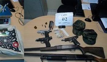Ocupan un killo de cocaína en SDO y armas en allanamiento en el El Millón