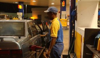Gobierno baja $1.00 y $1.20 a las gasolinas y $2.00 al GLP
