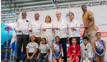 Luis Abinader inaugura pabellones deportivos en La Romana