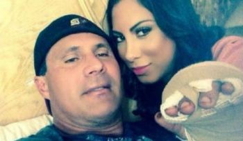 José Canseco anuncia venderá su dedo en eBay